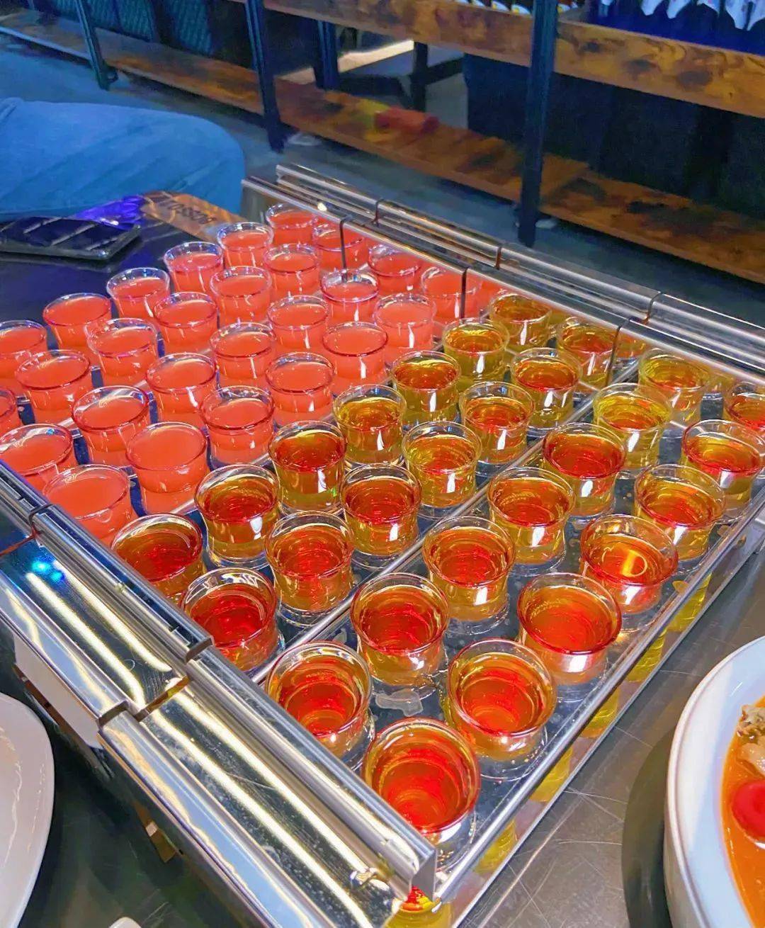 草莓蜜酒斗酒24杯 八月桂花斗酒24杯 酸辣牛蛙 凉