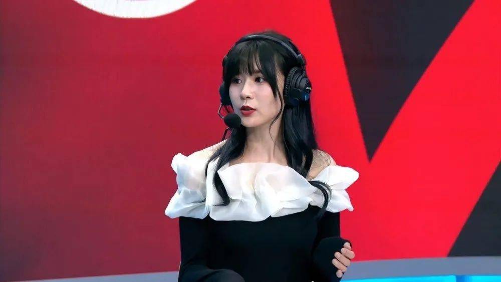 因得罪jkl粉丝lpl女解说遭到爆破业务能力下降赛后乱给mvp