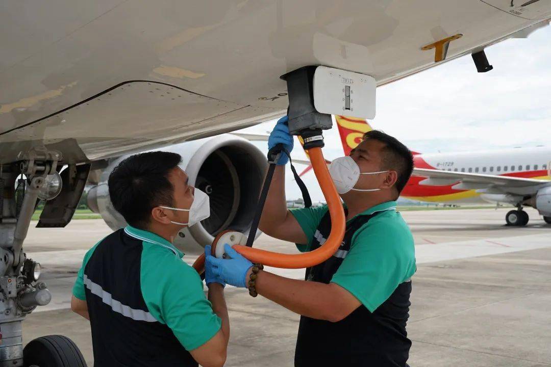 白云地勤携手南方航空圆满完成远机位地面电源及空调设备对接保障工作