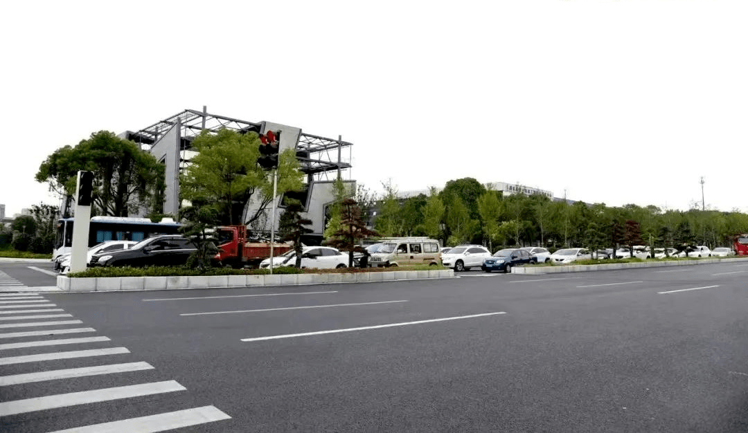 长沙桐梓坡路全线升级智慧公交站超赞