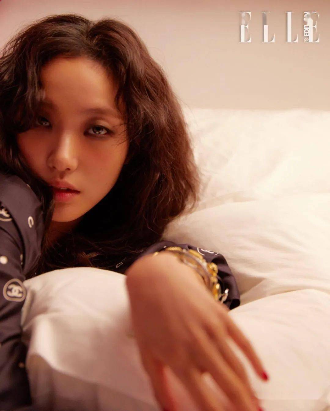 韩国女星金高银《elle》封面大片,烟熏妆羊毛卷酷劲十足_朴珍荣_新刊