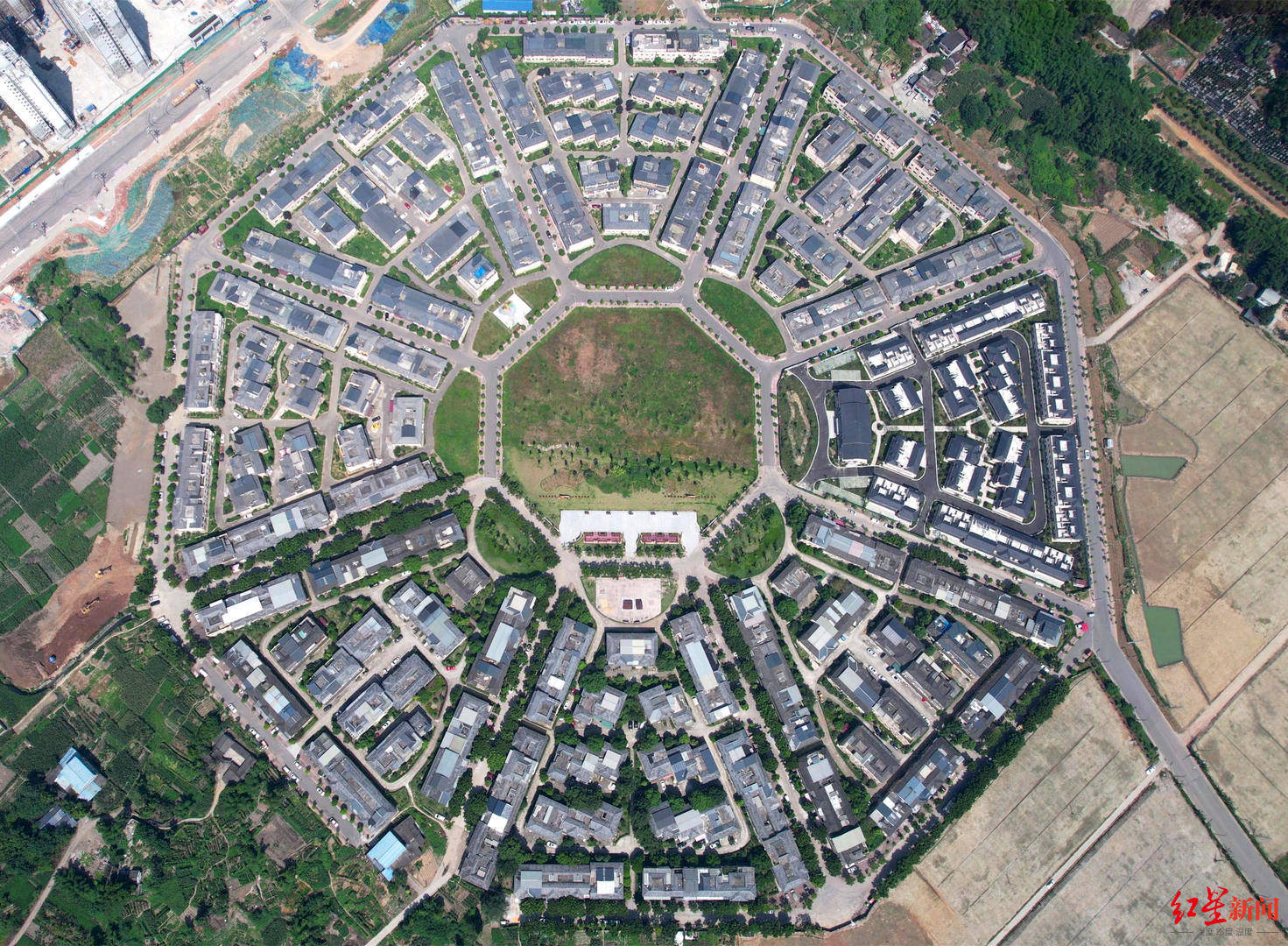 四川惊现"八卦阵"小区 实地探访:设乾巷坤街等8街区 距黄龙溪不到5