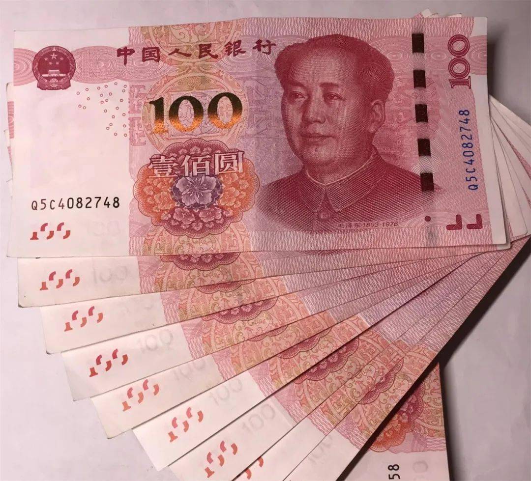 毕竟面子和钱,两者不可兼得一个月多有两个酒就要面临"喝西北风"朋友