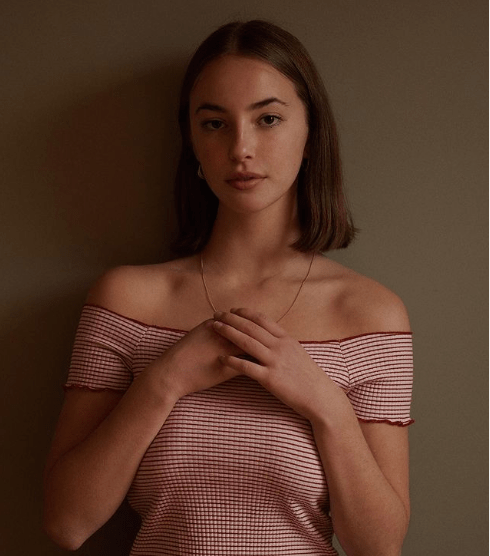 英国模特amelie:垂挂头灯难以忽视_气质_身高_艾蜜莉