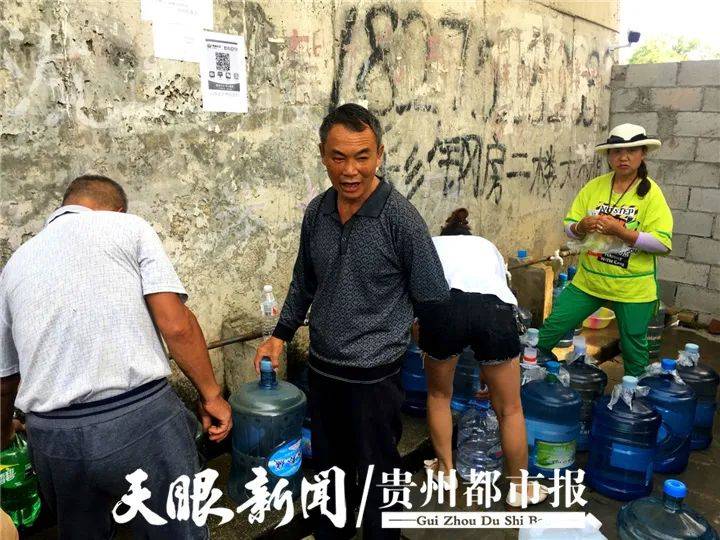 一股山泉水，引来众人背！市民担忧：水质安全吗？