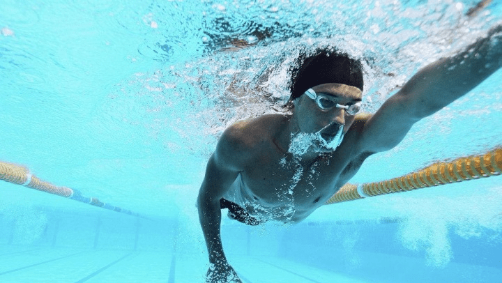 自由泳呛水太辛苦5点道破你呛水的原因