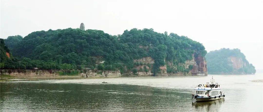 大佛脚下的慢生活丨流光盛景,是盛夏限定的美好_山林_骄阳_草木
