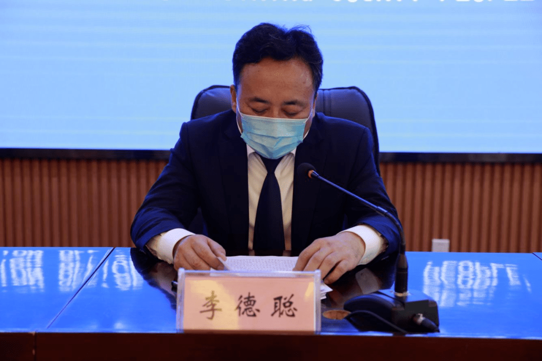 首先,请中共会宁县委常委,常务副县长,县新冠肺炎疫情联防联控领导