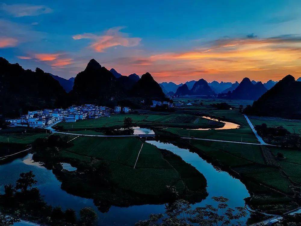 到天等县龙茗镇桥皮村走走高温难耐盛夏骄阳三伏已至绿树阴浓时方七月