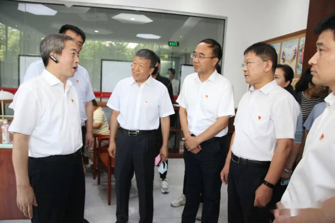 太原市委常委,宣传部部长杨继承和杏花岭区委书记侯森共同为太图城市