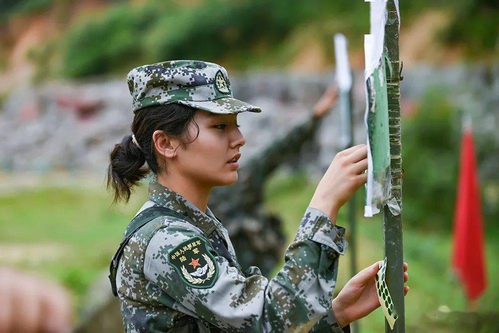 飒这个女狙击手火了