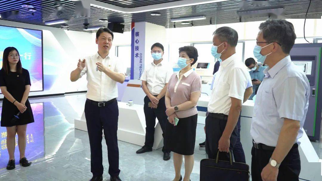 7月13日,福建省政府参事室副主任(负责日常工作)林晓英一行莅临高新区