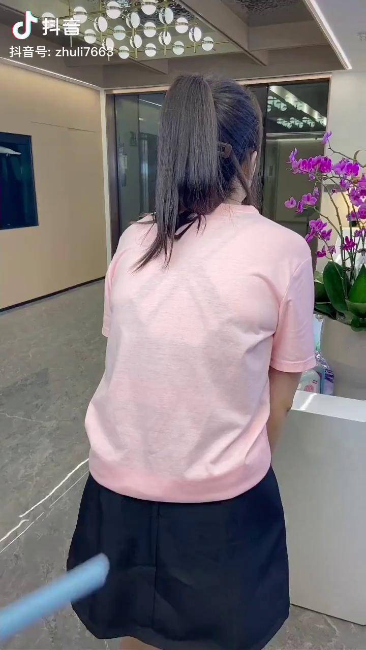 经常低头弯腰含胸驼背体型不好看每天坚持10分钟做个气质女生开肩美背