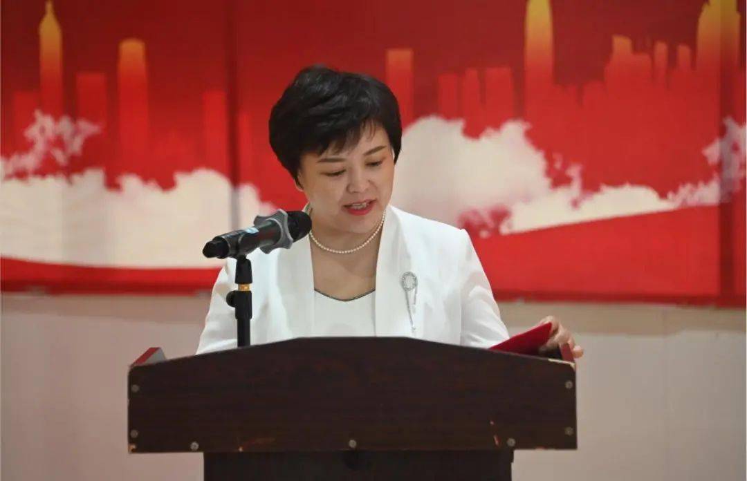 霍林郭勒市委常委,副书记,政法委书记塔娜致欢迎词,她首先代表
