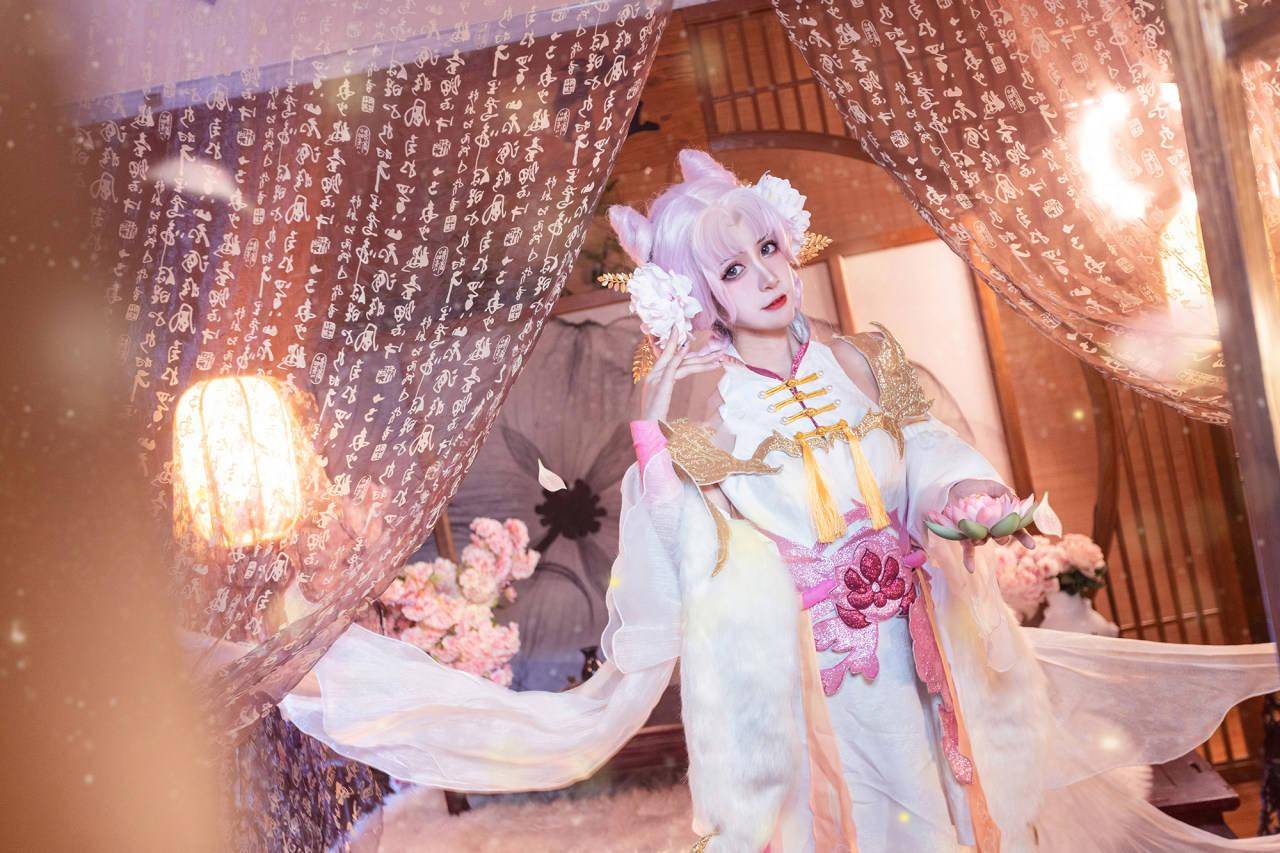 《王者荣耀》嫦娥拒霜思cosplay