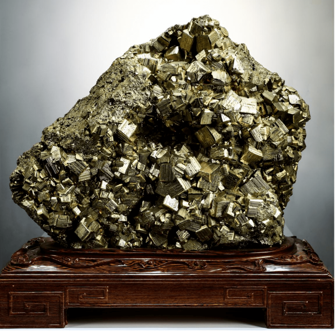 罗氏铁矿（luogufengite）-中国地质大学逸夫博物馆