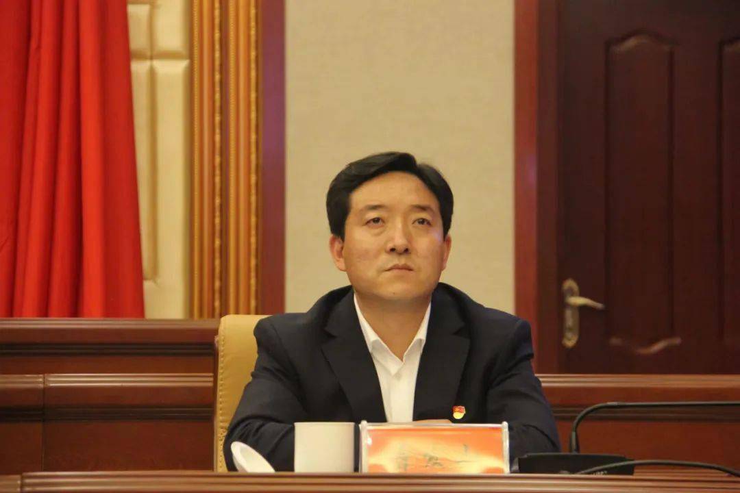 果洛州第八次教育大会召开_发展_办学_张晓军