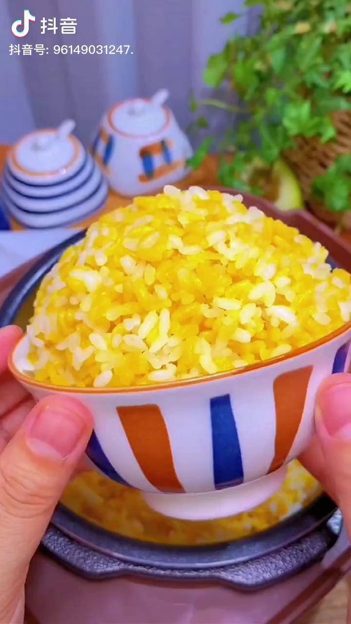 以后我都会往我家的白米饭里加点这个玉米黄金饭既营养又好吃美食妈呀