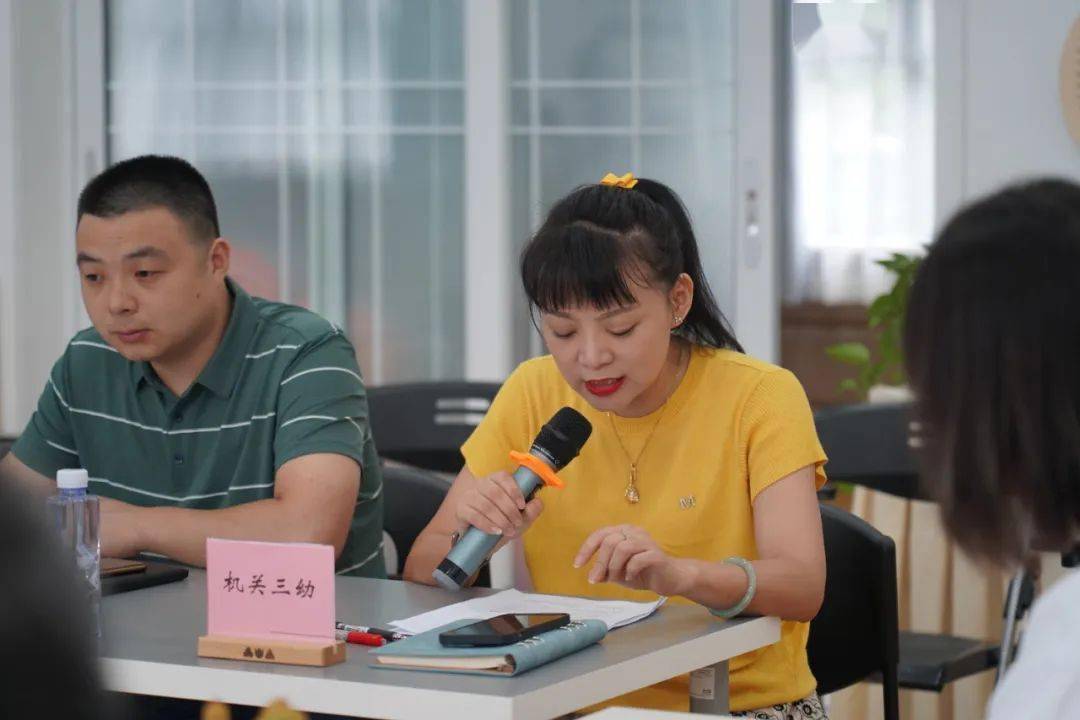 机关三幼高翔园长作汇报"聪慧教育"品牌创建◎ 金牛实验中学熊欣