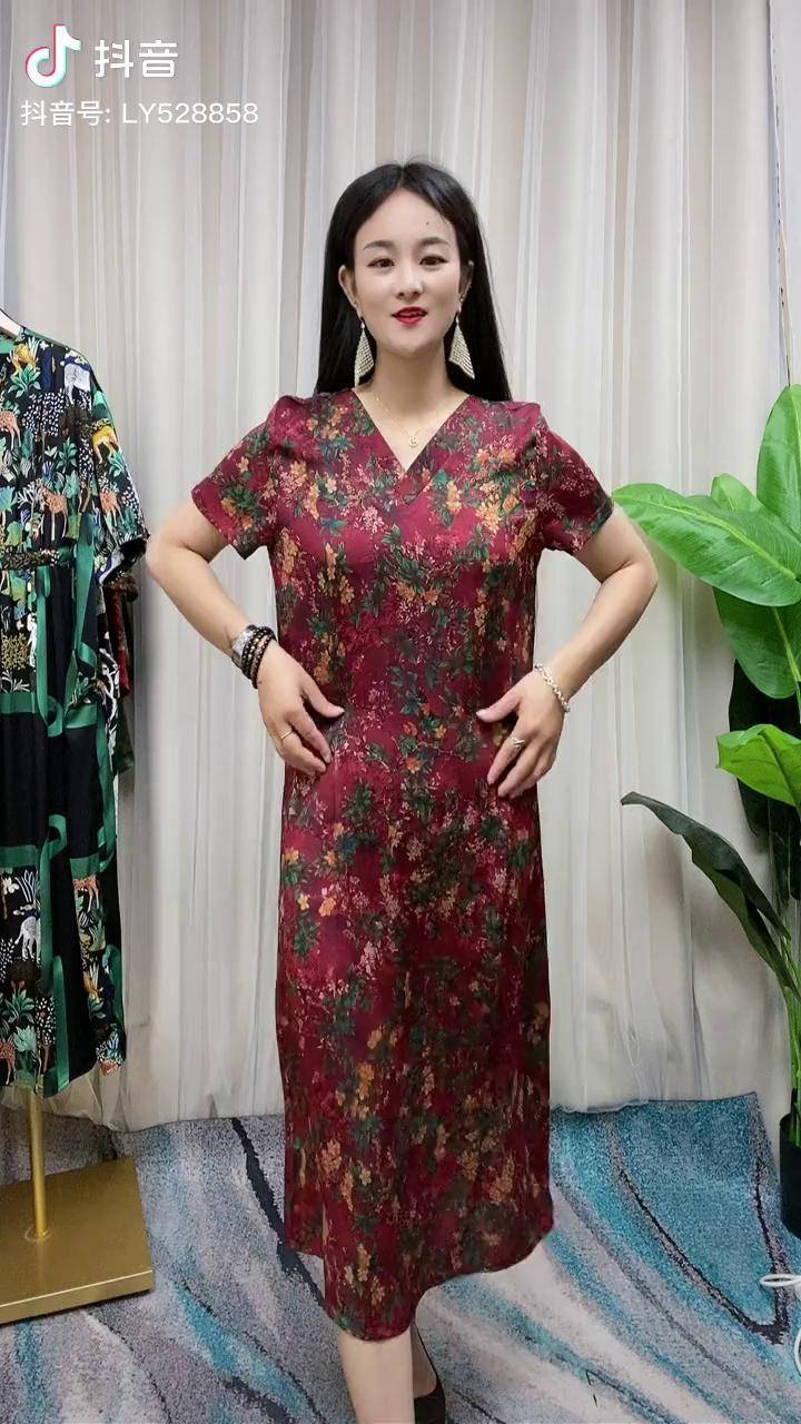 我的生日就是妈妈的受难日,三十三年前的今天,妈妈您辛苦也祝自己生日