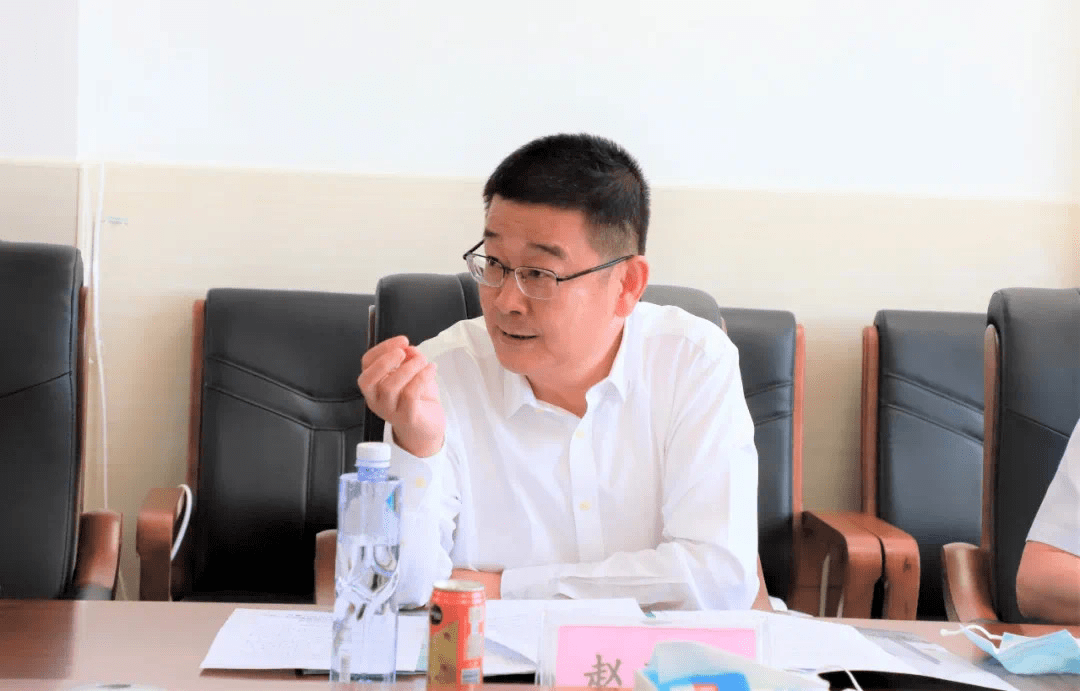 北京大学肿瘤医院副院长张小田一行到内蒙古医科大学附属人民医院进行