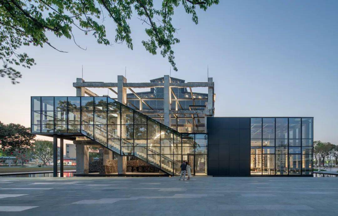 �����ǣ�΢�����У��������ġ����潨��ѧ��