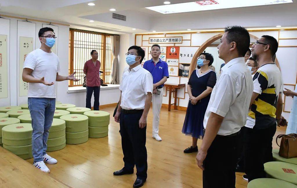 县人民政府县长曾伟率队到重庆考察招商