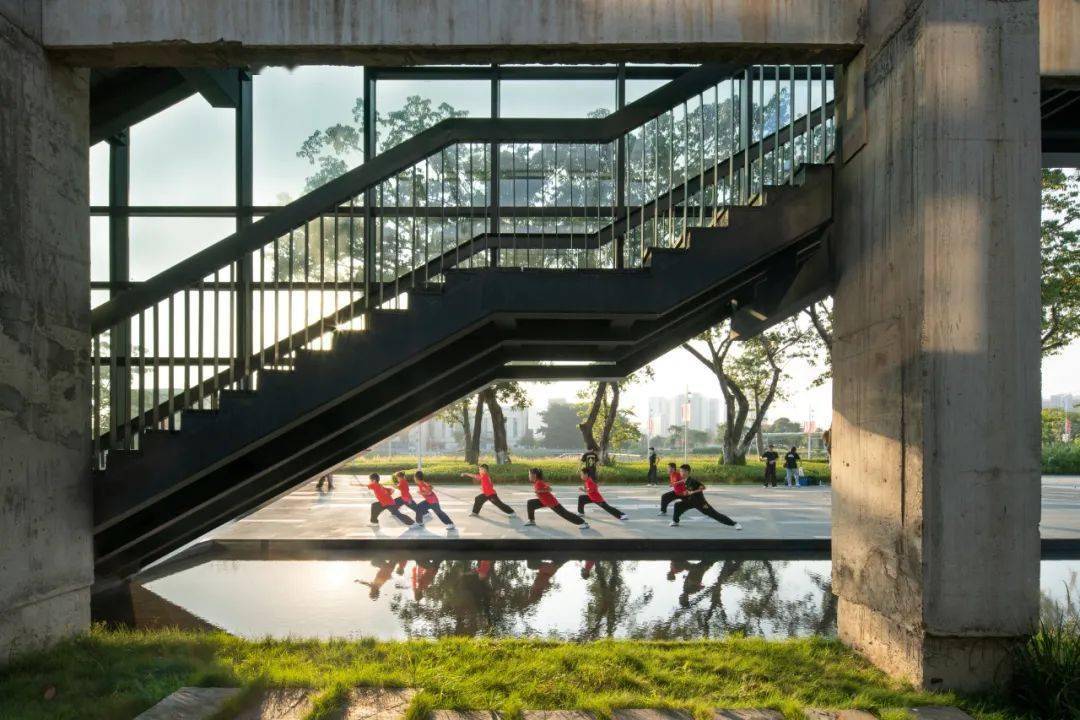 �����ǣ�΢�����У��������ġ����潨��ѧ��