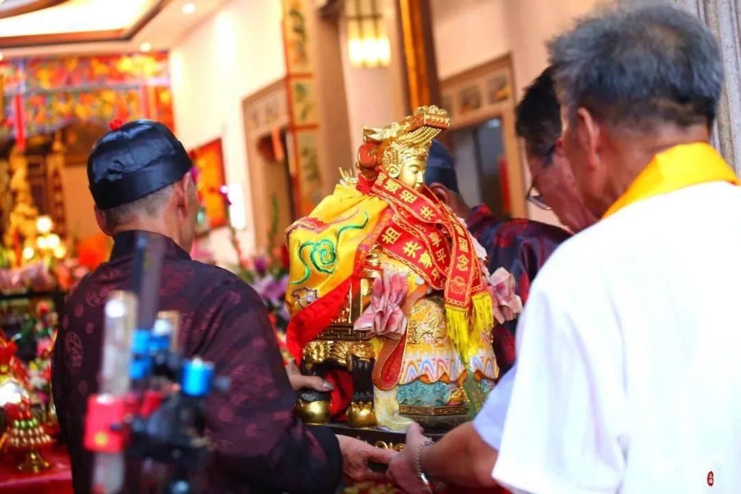 现场盛况潮阳西胪百人大团前往湄洲祖庙壮缵香火