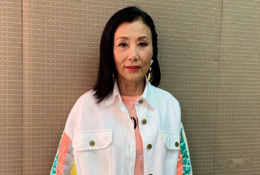 75岁罗家英受访,称不稀罕妻子汪明荃的钱,从不要求对方养自己_合作