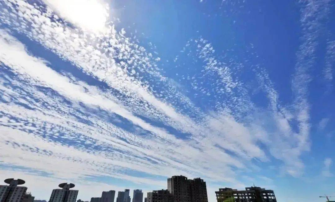 下週北京依舊以晴到多雲天氣為主,氣溫居高不下,午間中暑風險較高