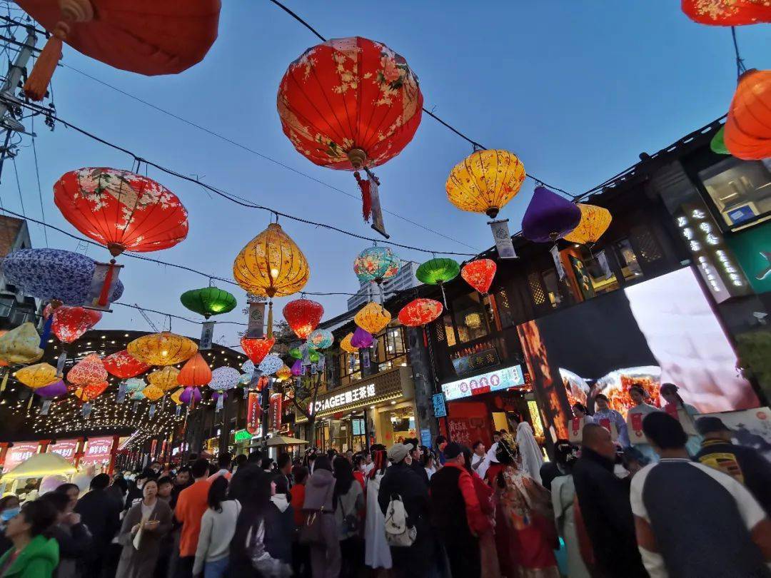 好消息昆明斗南花市南強街巷擬入選第二批國家級夜間文化和旅遊消費