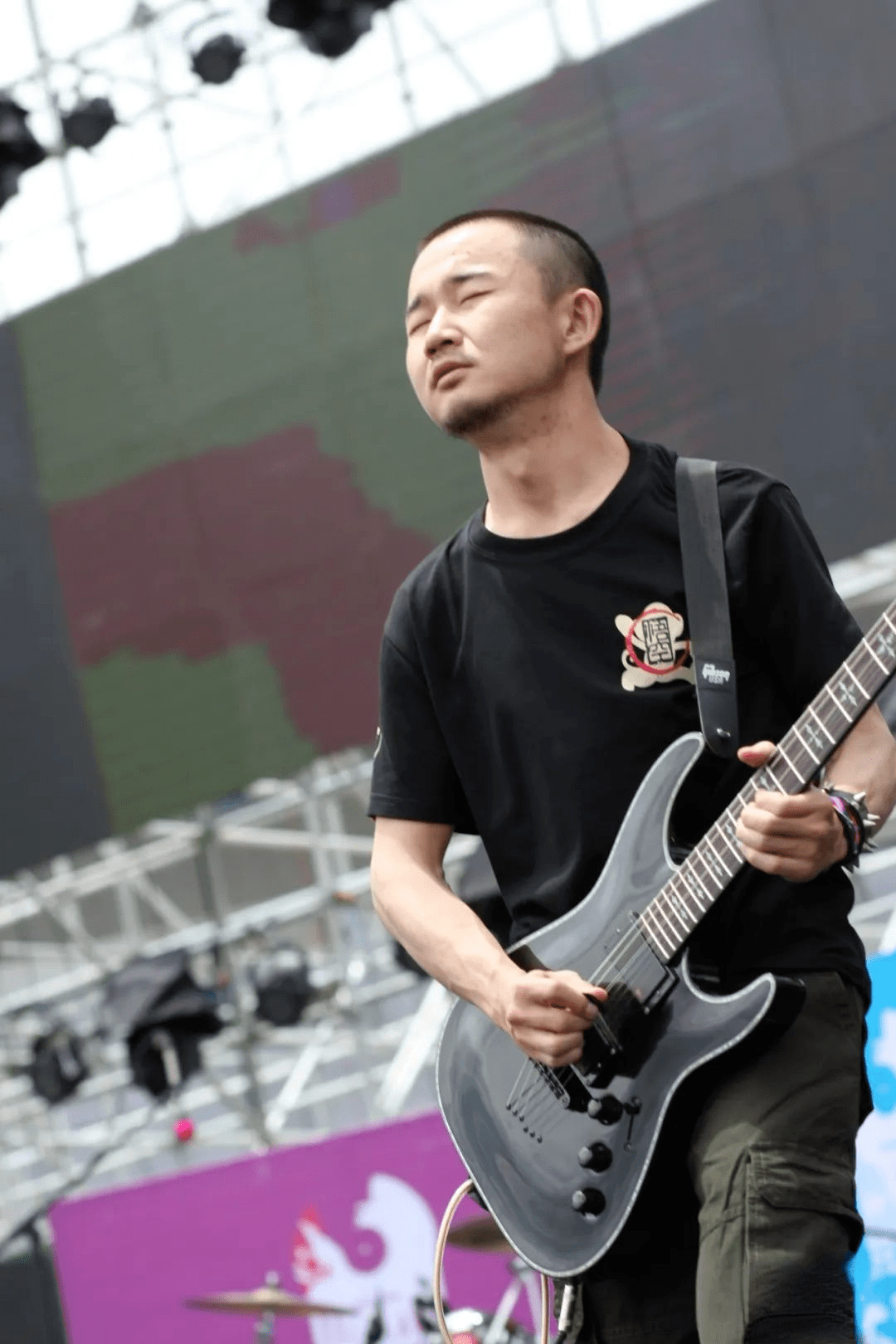 老涂老爆除了主唱老爆,暴露乐队还有鼓手杨兴文,吉他涂亚波,刘奇,贝斯