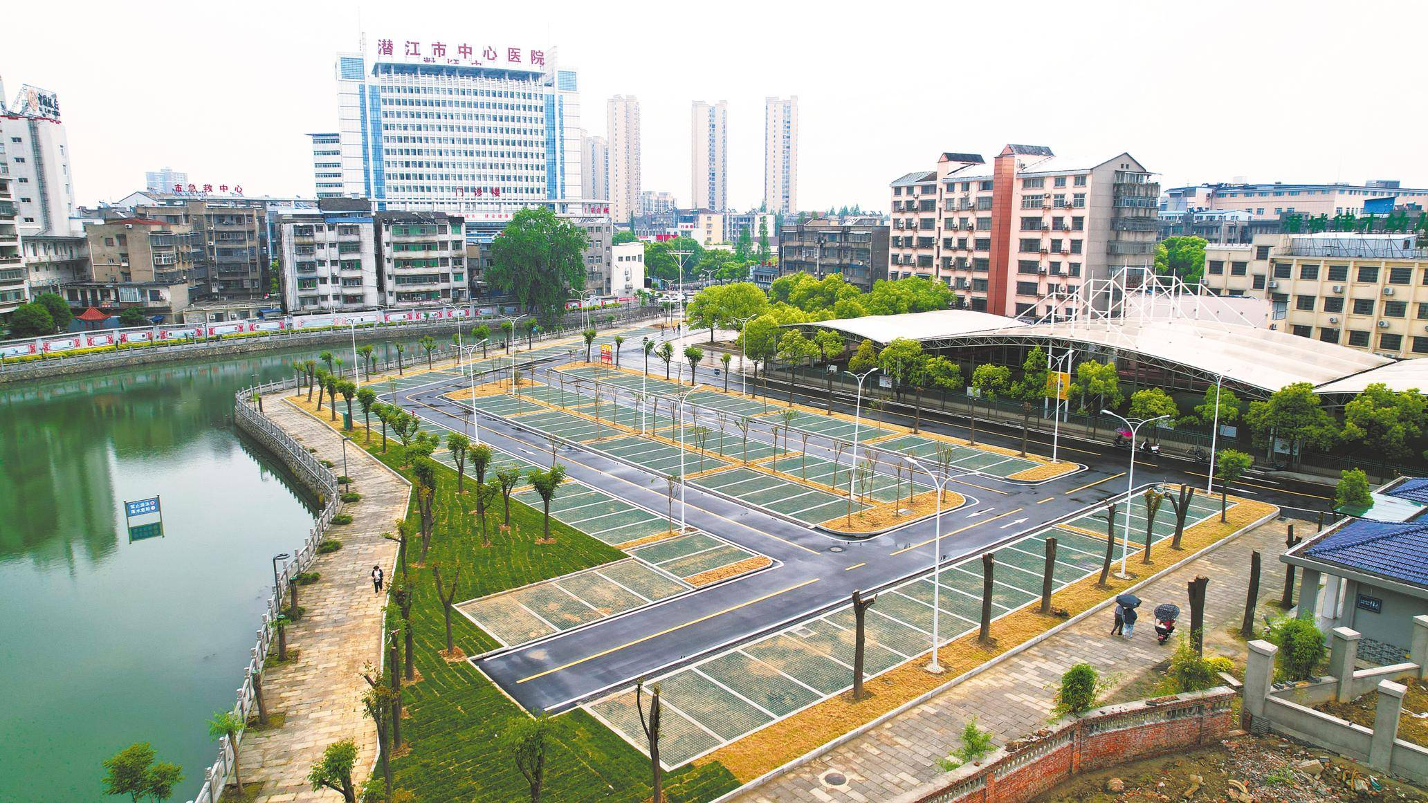 爭創全國文明城市——潛江向頑疾開刀_電動車_停車場_摩托車