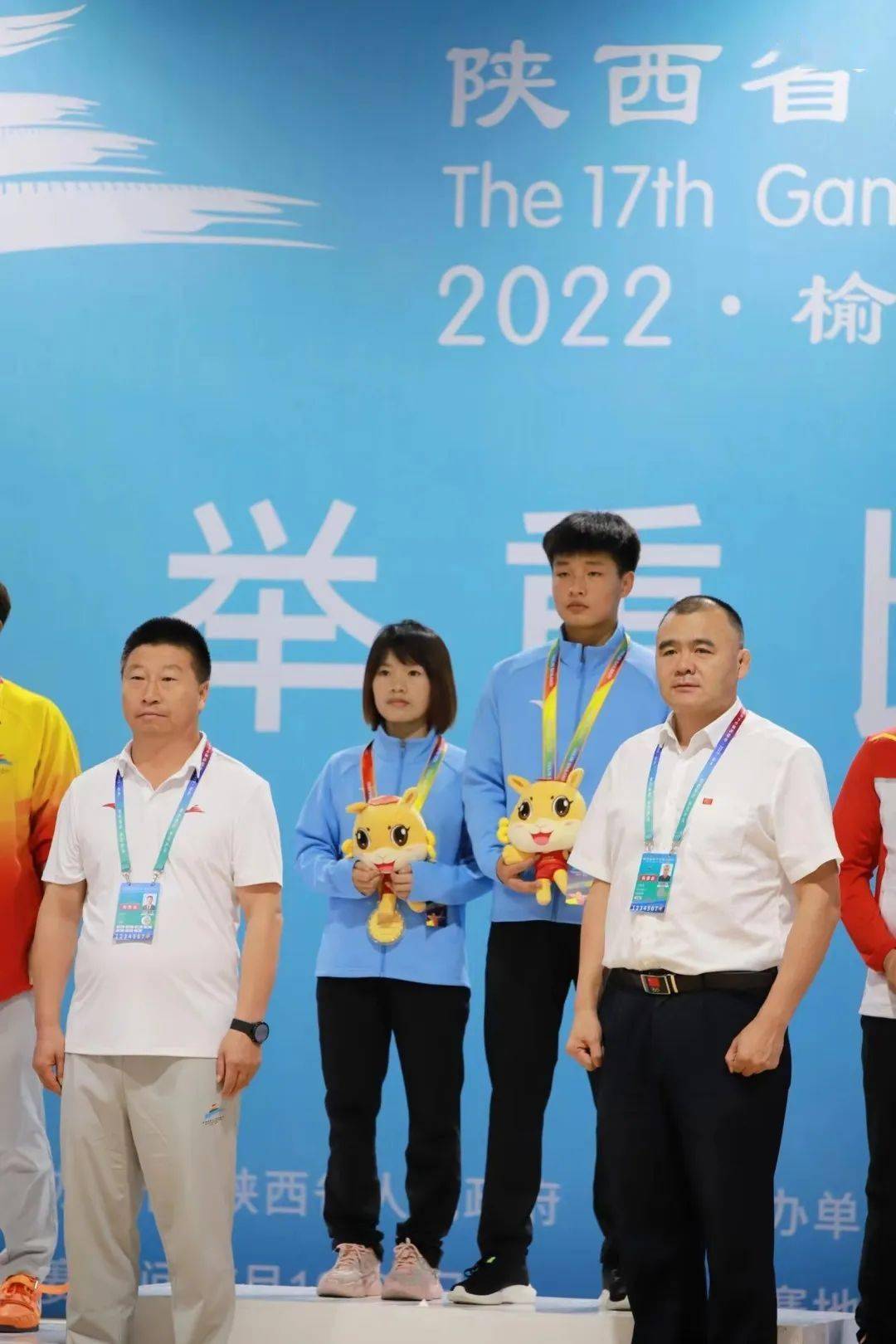 省十七运会动态一举夺冠汉中城固籍运动员夏辉丁仕博省十七运会举重