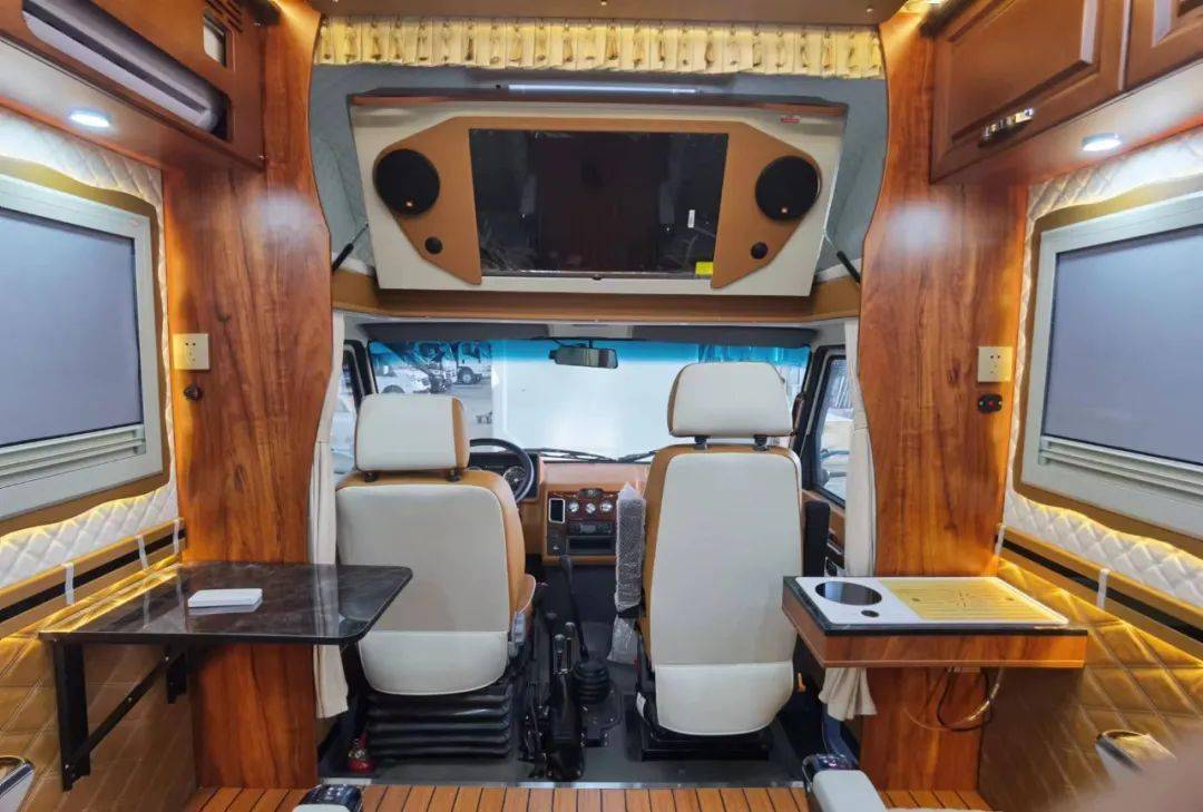 中恒依维柯2046四驱越野房车 空间质感享受 配有航空座椅 升降吊床