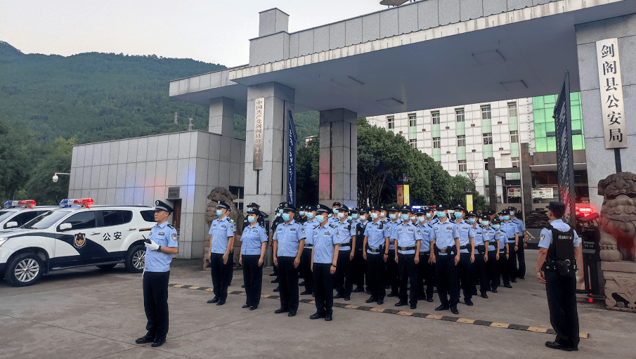 区分局宝珠寺分局截至23日凌晨2时,全市公安机关共出动警力1860余人次