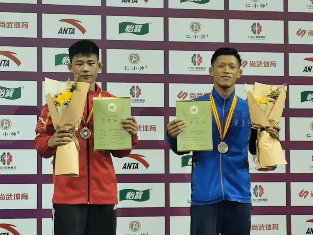 重庆市体育运动学校摔跤队运动员首战告捷:杨小龙荣获57kg冠军,达运动