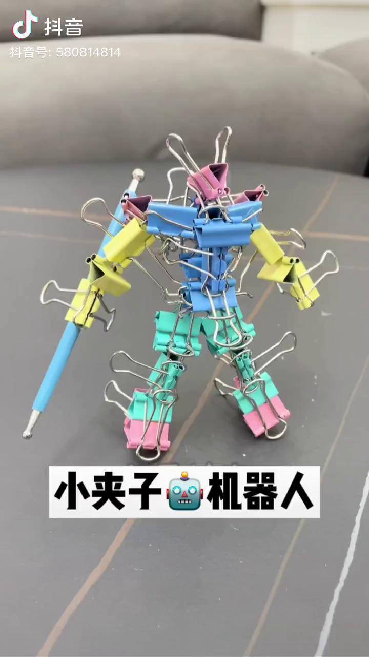 用32个长尾小夹子,做了个酷酷的高达机器人爸爸带娃 夹子高达 亲子