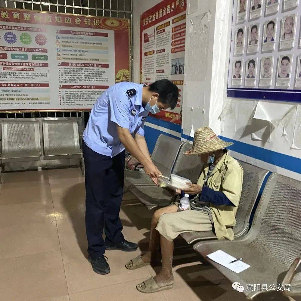 夜幕下的暖心救助,宾阳民警成功护送老人平安回家_和吉镇_黎塘_值班
