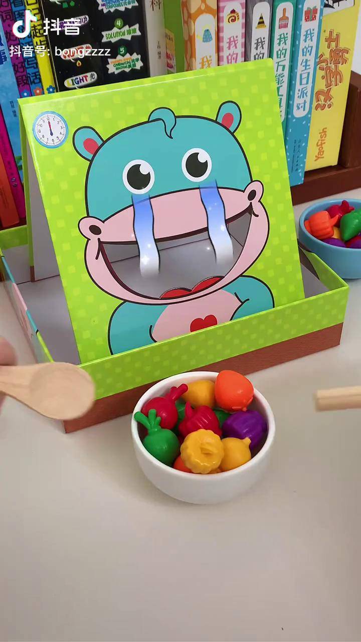 三岁小朋友以上都能玩的喂食玩具小朋友从小就有喜欢喂养的习惯家长也