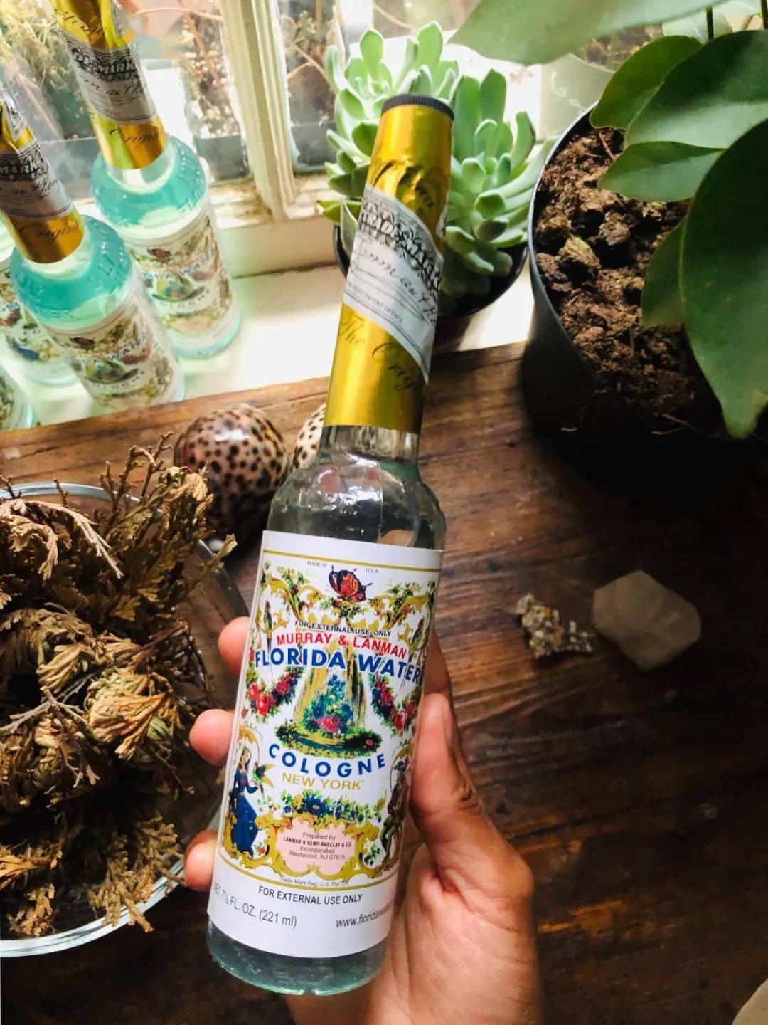 花露水英文真不是六个神但toiletwater不是厕所水吗