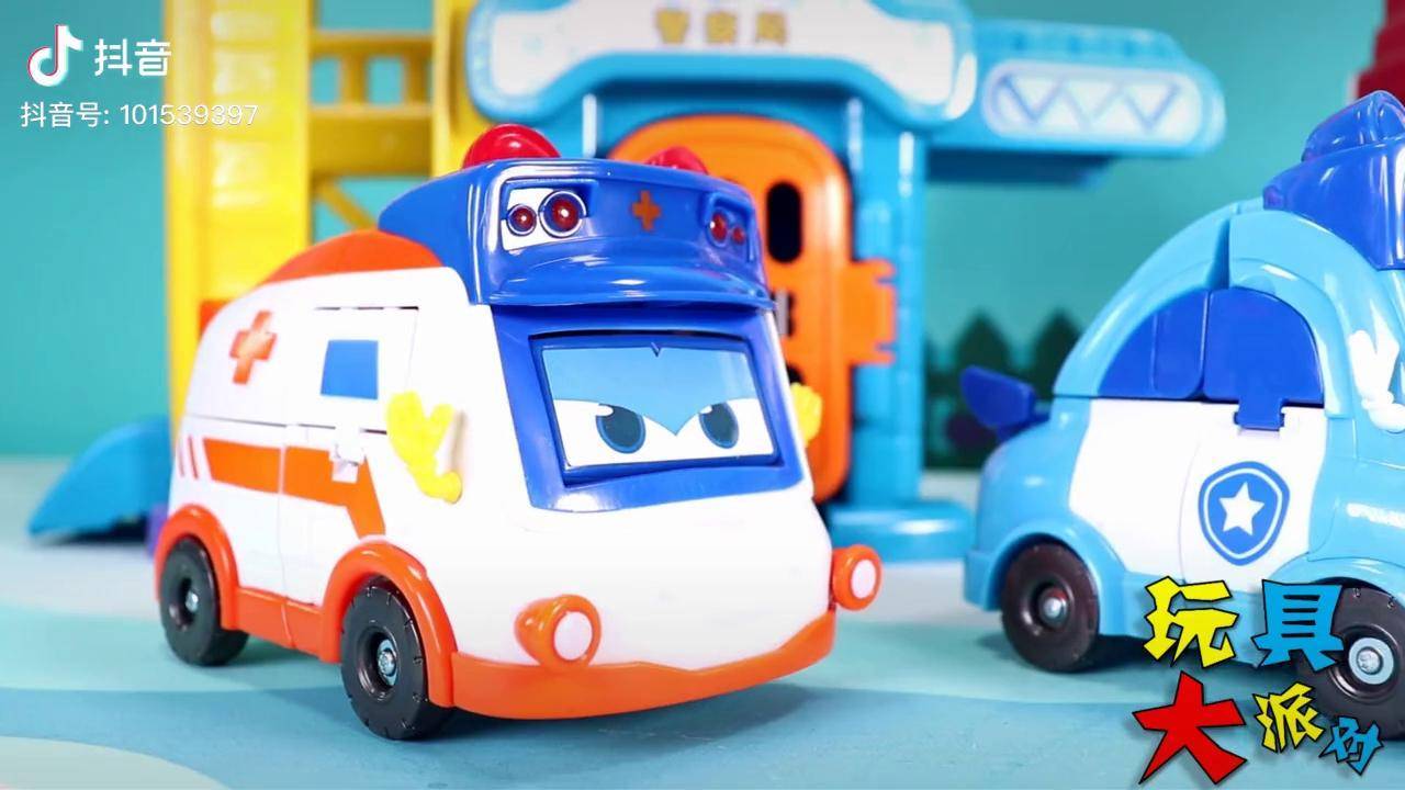 百变校巴消防车歌德校巴歌德变形变脸系列玩具
