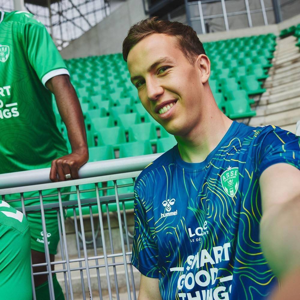 圣埃蒂安发布202223赛季主客场球衣