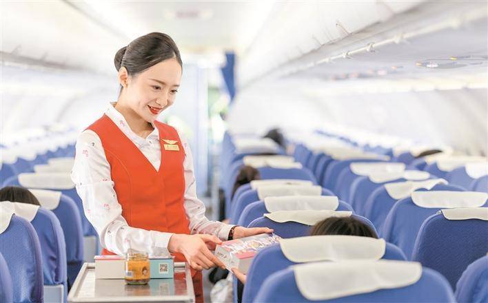 谷强 摄深圳航空近日完成全机队舒适经济舱改造,航班覆盖率超过96%,为