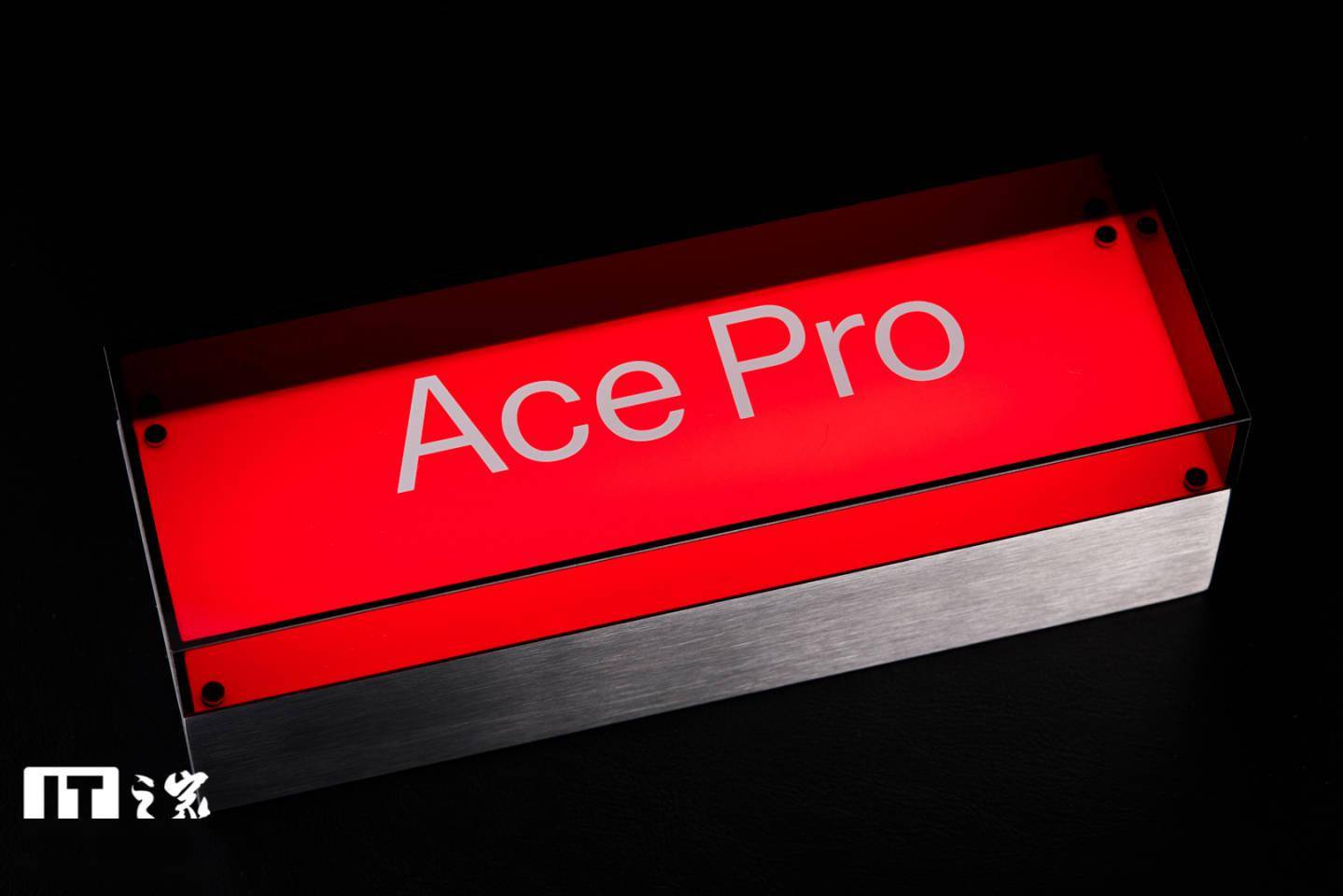 一加Ace Pro新品发布会邀请函抵达IT之家，是一款“既要又要灯”