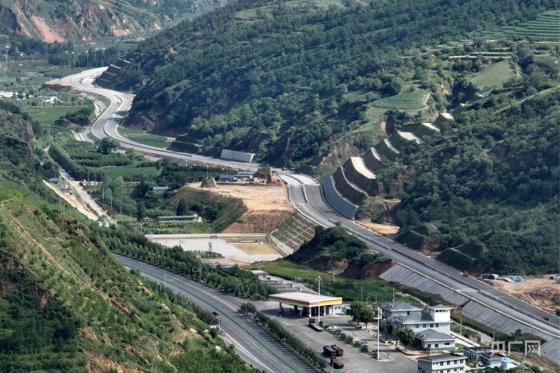 国道g209山西吕梁改线工程最长隧道顺利贯通