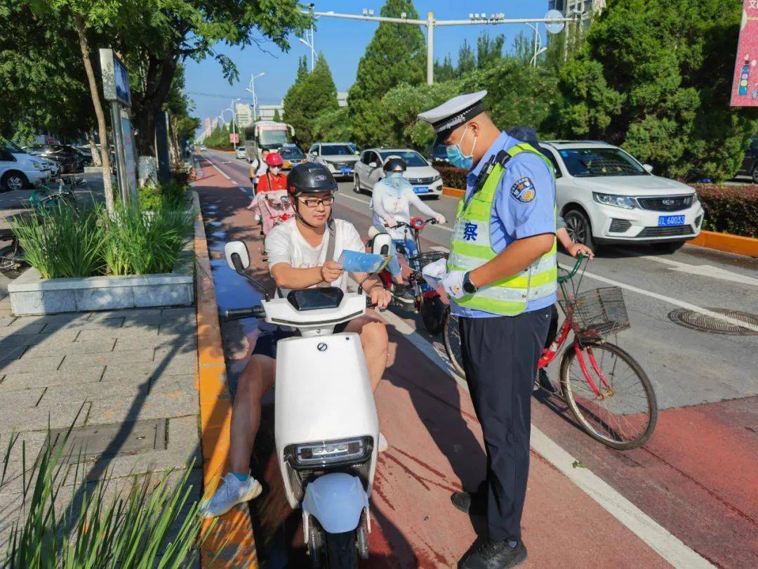 文明交通丨盘锦交警交通安全大宣传助力市民文明出行