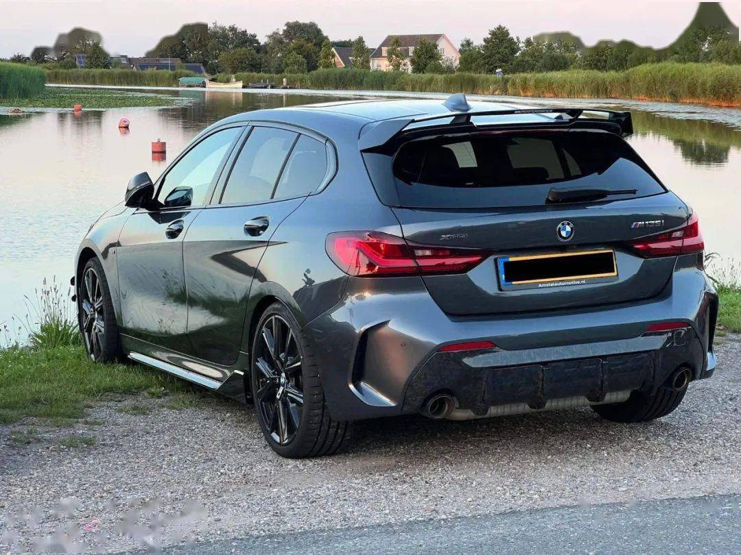 2022款宝马m135i搭配众多mperformance高性能配件