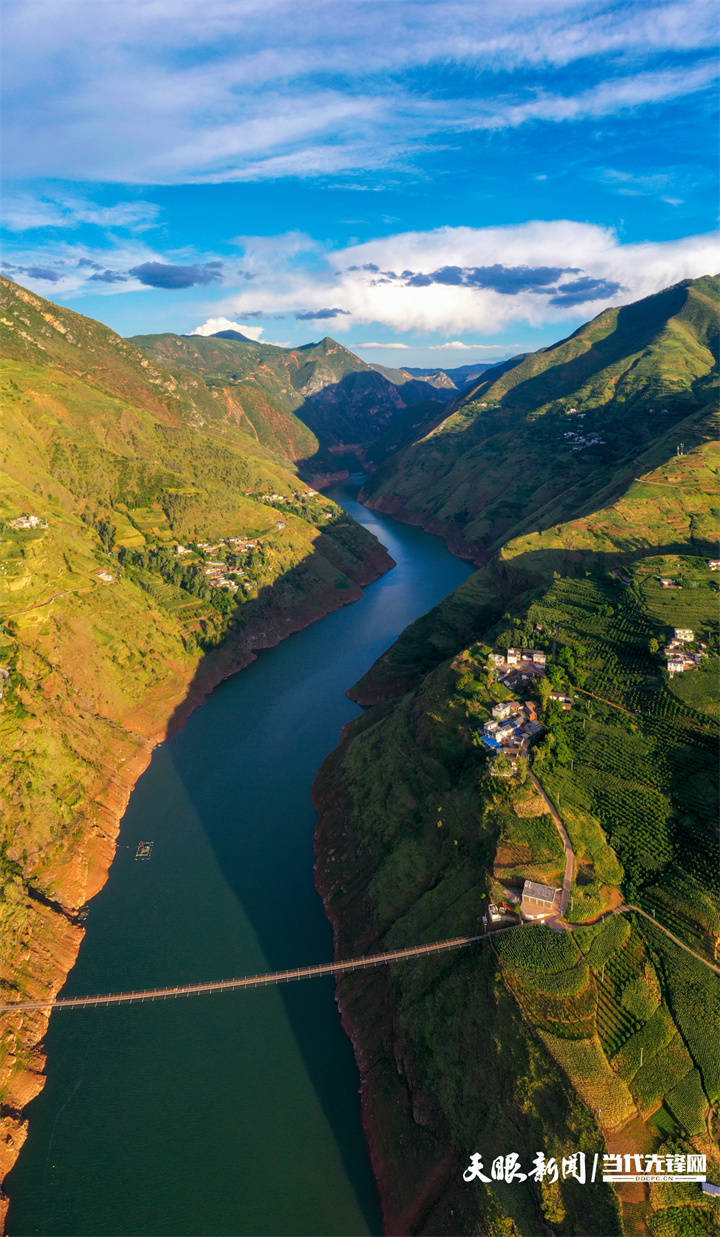 盛夏的牛栏江雄奇壮美